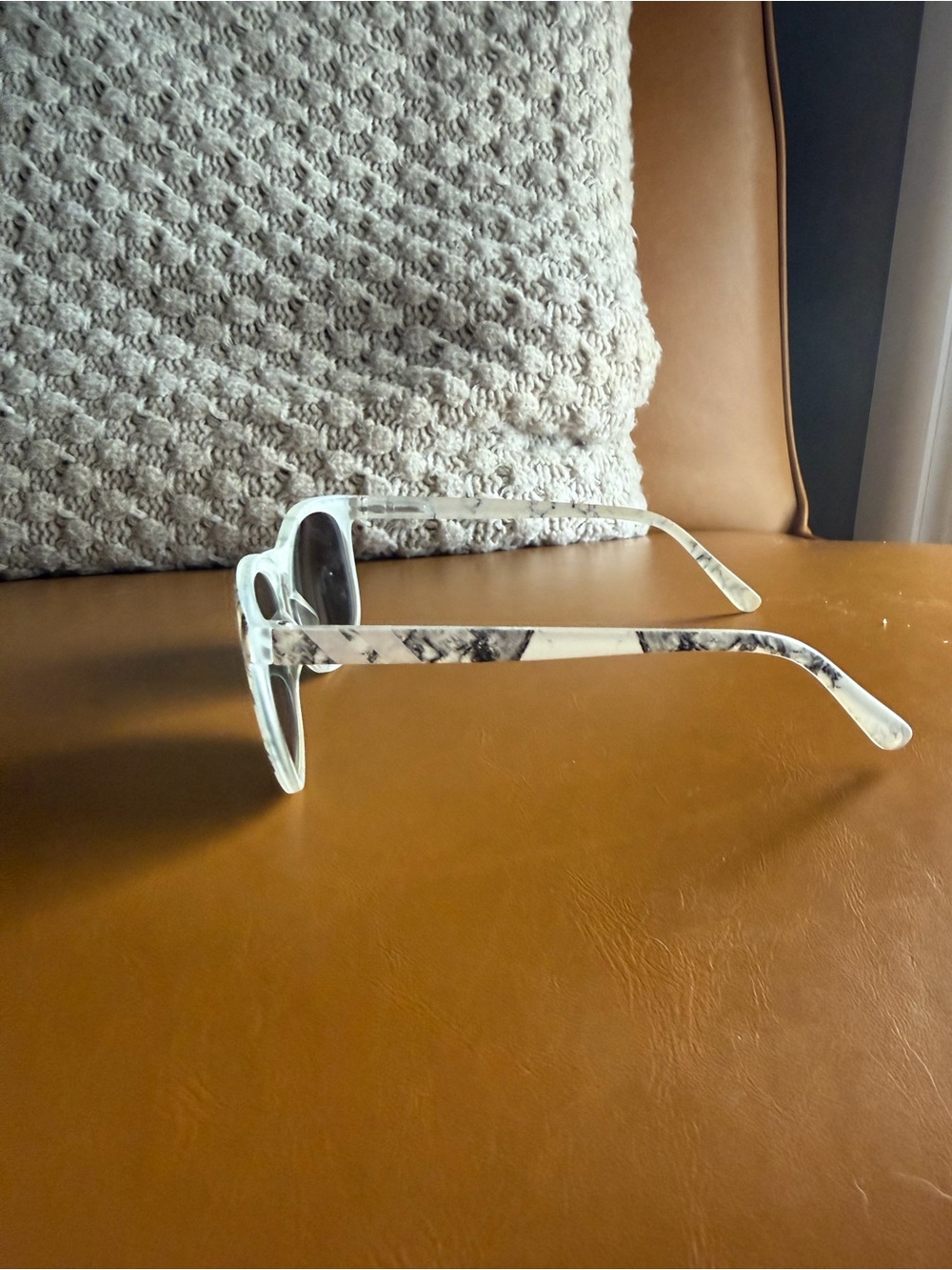 Marble-Pattern Clear Frame Sunglasses - White/Gray